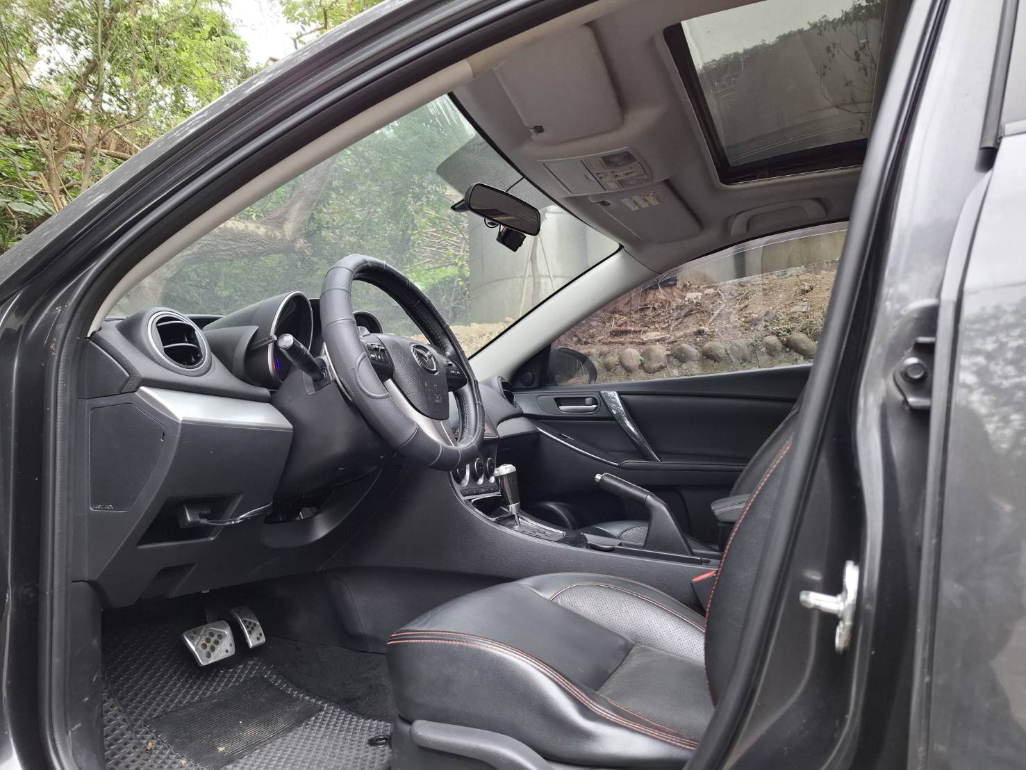 2011年MAZＤA ３~流線美車歡迎預約賞車洽: 0912-423-585 宋小姐洽LINE:goo5168強力過件 協助信用瑕疵者辦理貸款  第5張相片