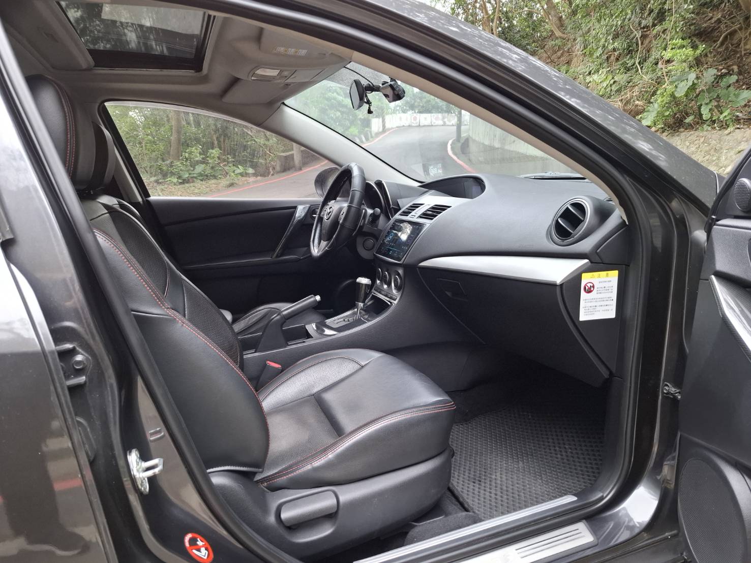 2011年MAZＤA ３~流線美車歡迎預約賞車洽: 0912-423-585 宋小姐洽LINE:goo5168強力過件 協助信用瑕疵者辦理貸款  第7張相片