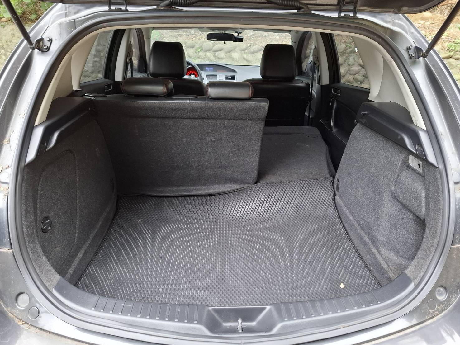 2011年MAZＤA ３~流線美車歡迎預約賞車洽: 0912-423-585 宋小姐洽LINE:goo5168強力過件 協助信用瑕疵者辦理貸款  第9張相片