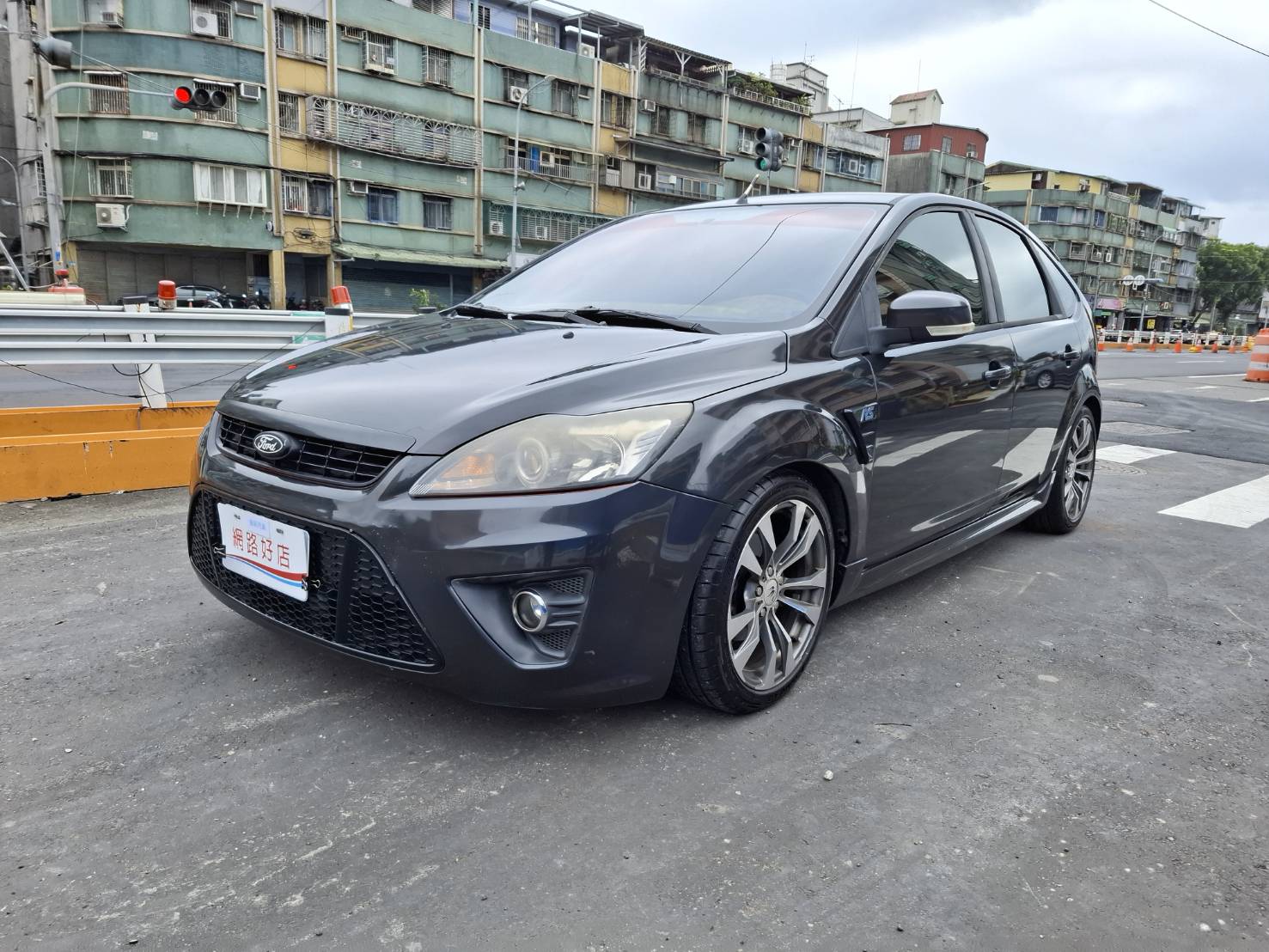 2011年FORD FOCUS 2.0 實車~實圖~5門車便宜好代步 價格絕對讓您滿意歡迎預約賞車 洽:0912-423-585 宋小姐 LINE goo5168  第1張相片