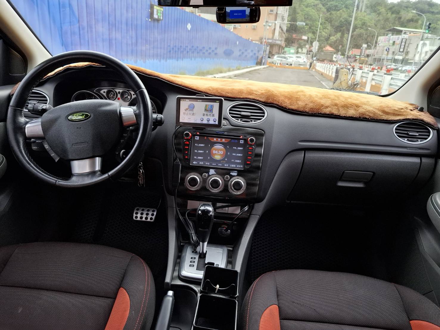 2011年FORD FOCUS 2.0 實車~實圖~5門車便宜好代步 價格絕對讓您滿意歡迎預約賞車 洽:0912-423-585 宋小姐 LINE goo5168  第3張相片
