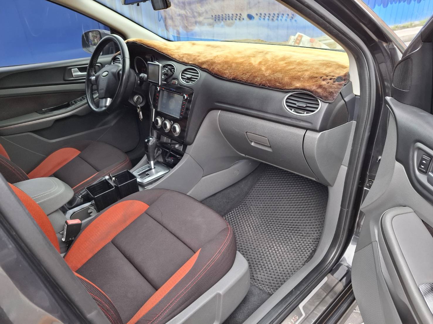 2011年FORD FOCUS 2.0 實車~實圖~5門車便宜好代步 價格絕對讓您滿意歡迎預約賞車 洽:0912-423-585 宋小姐 LINE goo5168  第8張相片