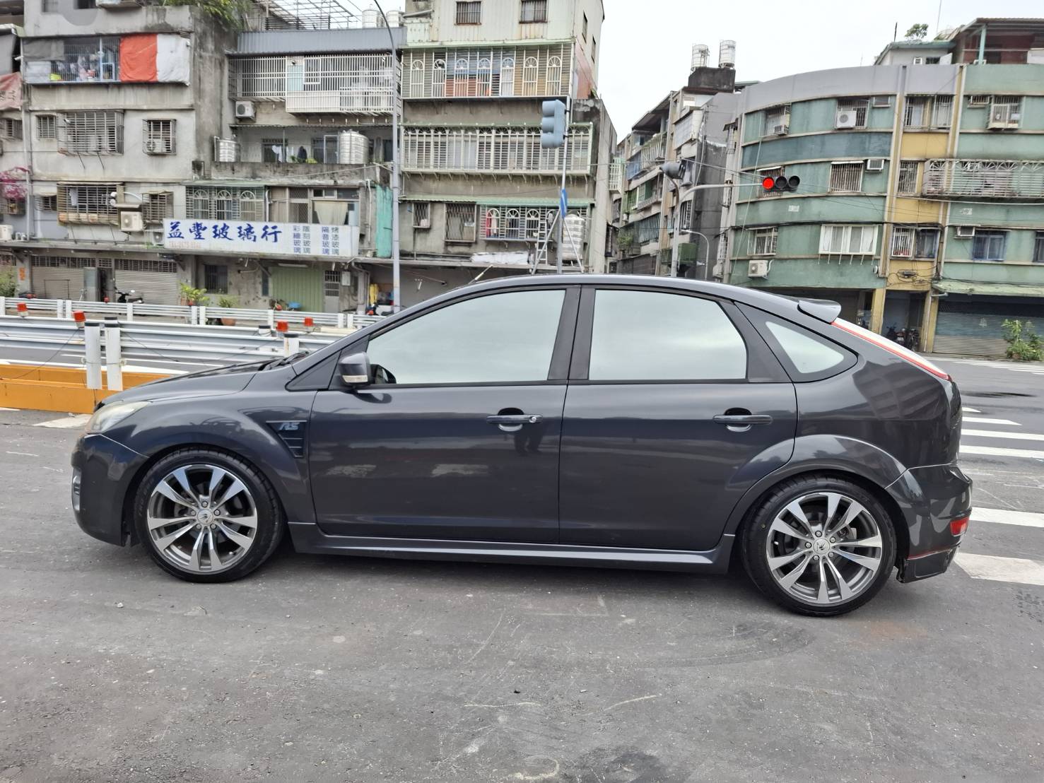 2011年FORD FOCUS 2.0 實車~實圖~5門車便宜好代步 價格絕對讓您滿意歡迎預約賞車 洽:0912-423-585 宋小姐 LINE goo5168  第11張相片
