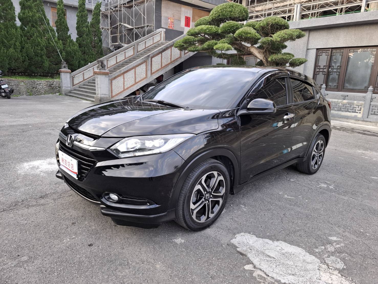 2019年HONDA HR-V 1.8 S 頂級款 小型休旅車省稅省油 好開好停歡迎預約賞車 LINEgoo5168 洽0912-423-585 宋小姐 貸款專辦 強力過件 協助辦理貸款  第1張相片