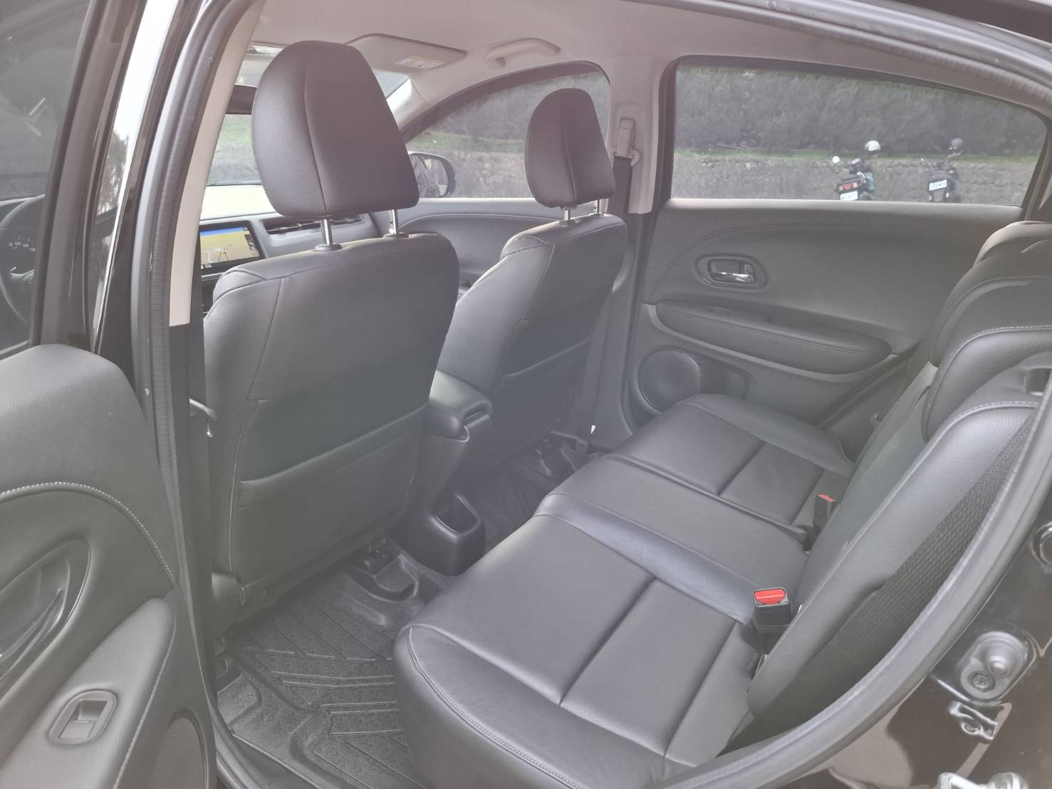 2019年HONDA HR-V 1.8 S 頂級款 小型休旅車省稅省油 好開好停歡迎預約賞車 LINEgoo5168 洽0912-423-585 宋小姐 貸款專辦 強力過件 協助辦理貸款  第7張相片