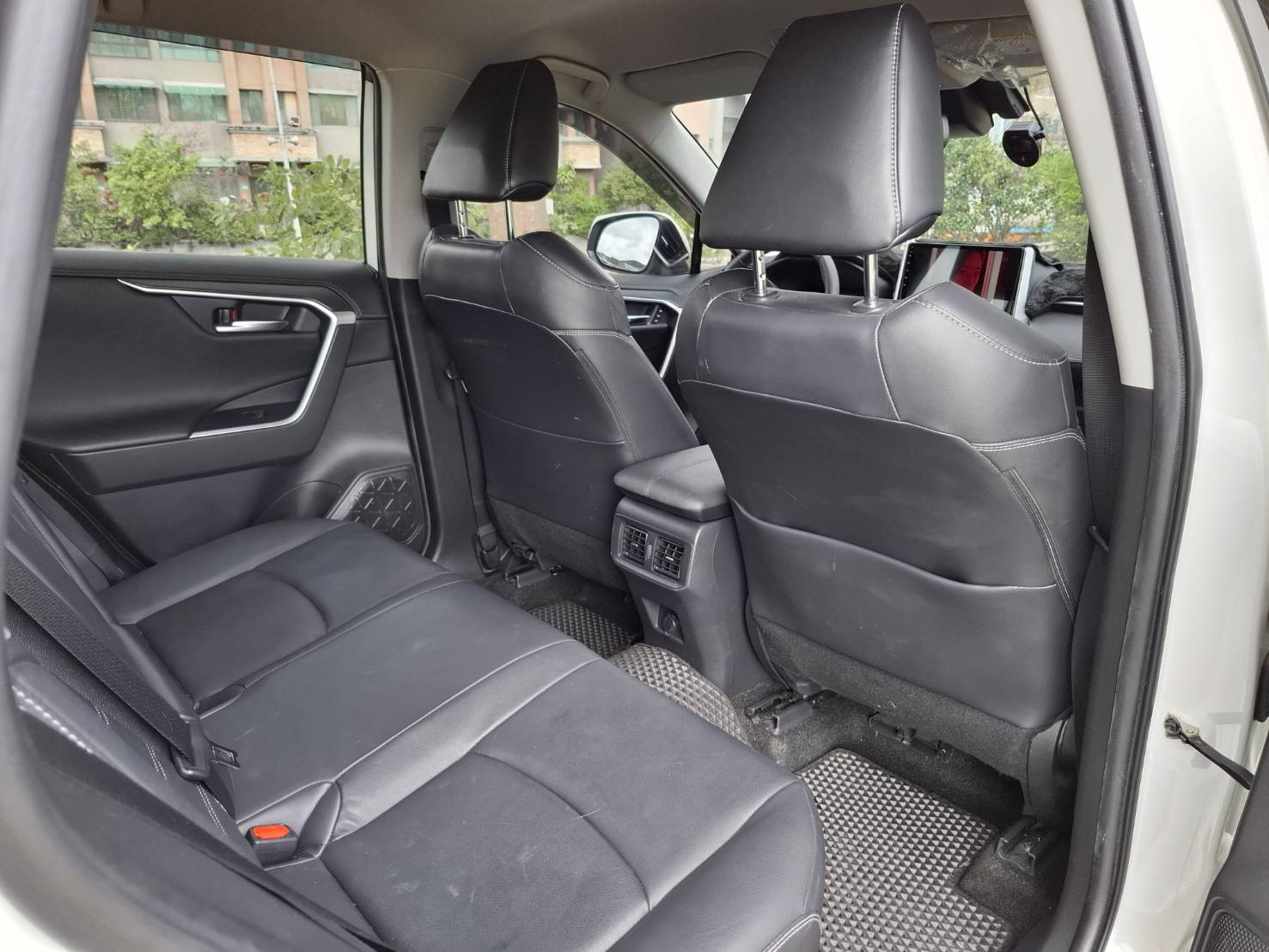 2020年TOYOTA RAV4旗艦版 正常跑~原版件歡迎預約賞車LINEgoo5168 洽0912-423-585 宋小姐 貸款專辦 強力過件 協助信用瑕疵者辦理貸款  第7張相片