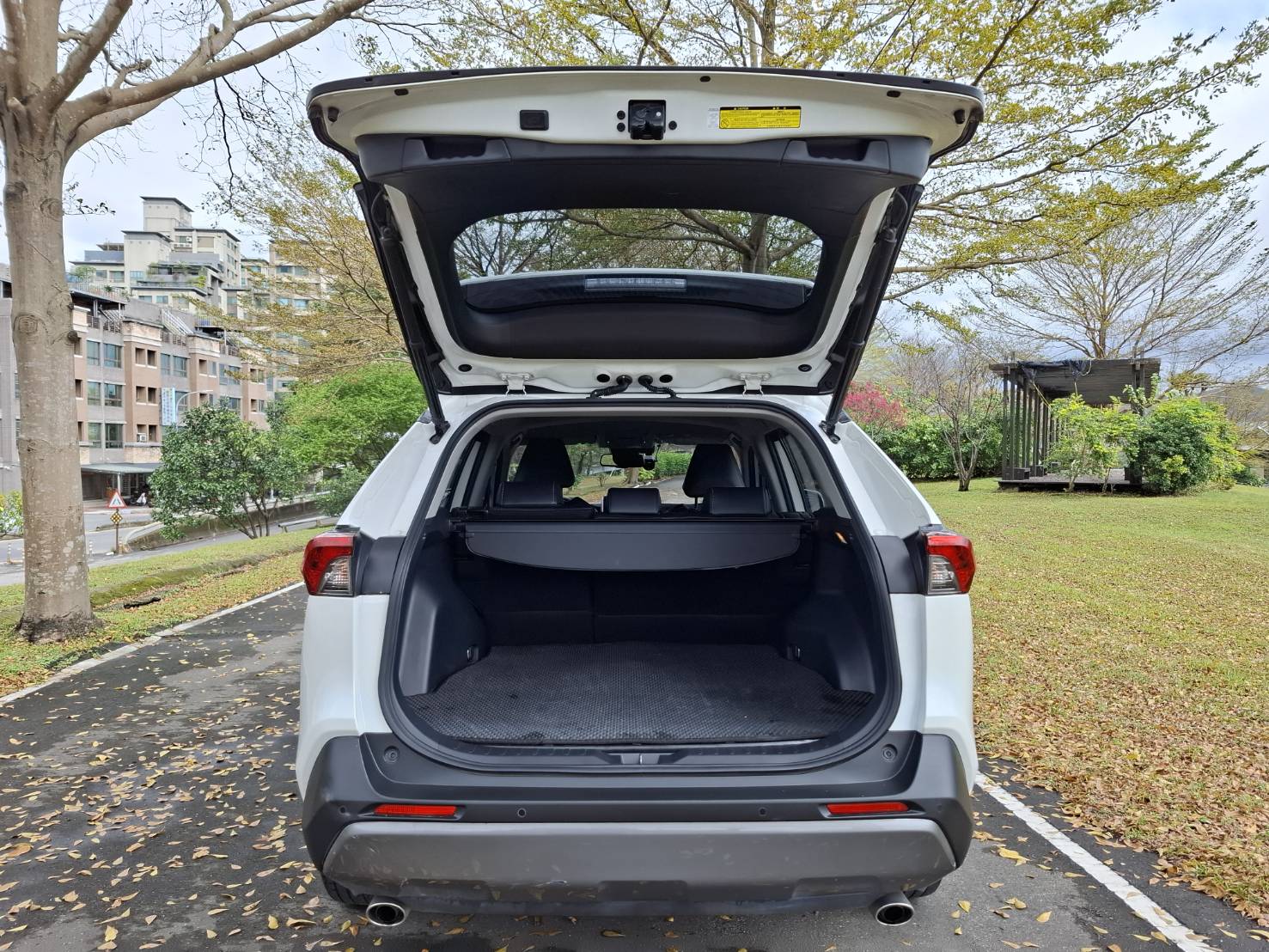 2020年TOYOTA RAV4旗艦版 正常跑~原版件歡迎預約賞車LINEgoo5168 洽0912-423-585 宋小姐 貸款專辦 強力過件 協助信用瑕疵者辦理貸款  第10張相片