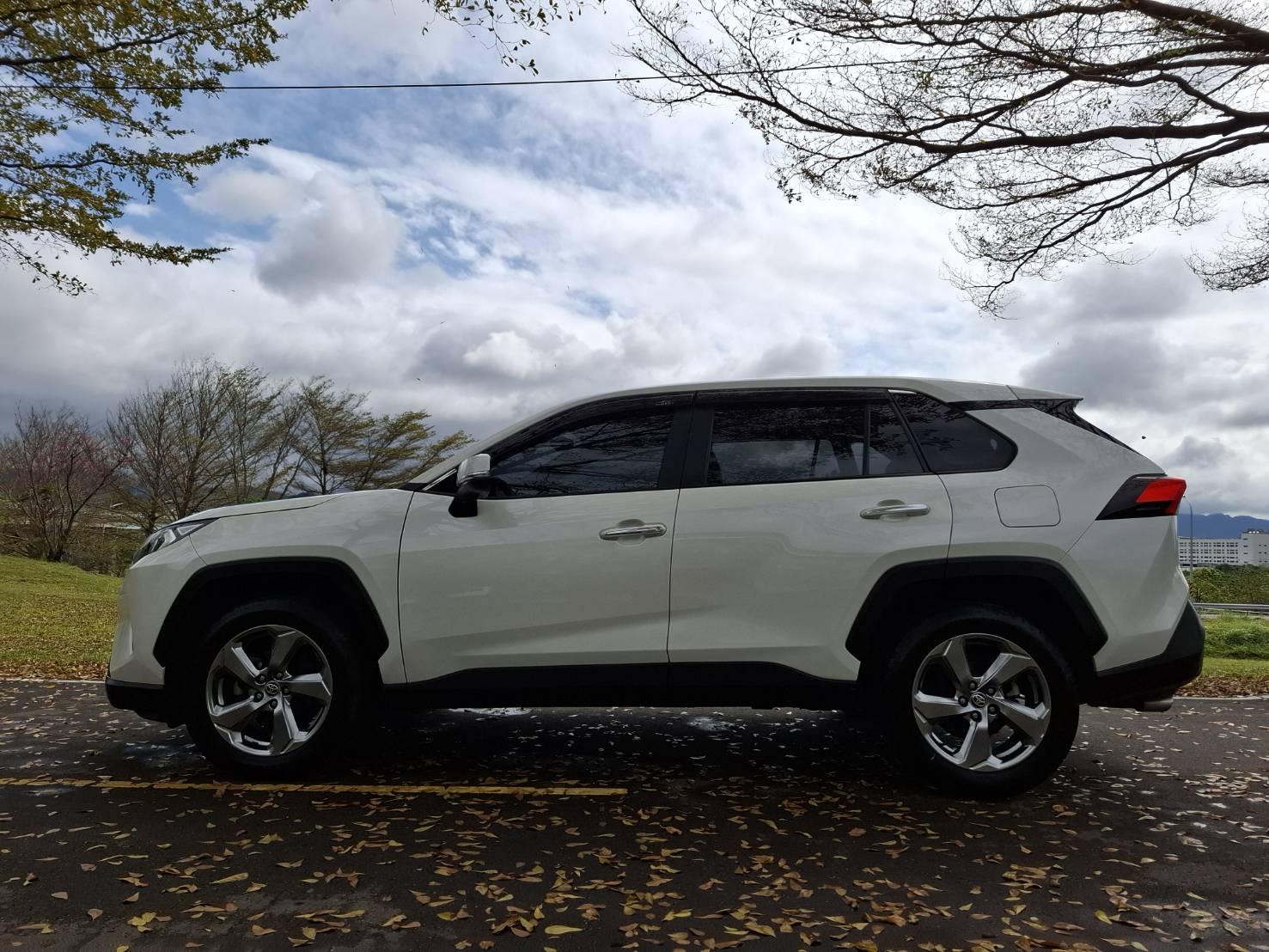 2020年TOYOTA RAV4旗艦版 正常跑~原版件歡迎預約賞車LINEgoo5168 洽0912-423-585 宋小姐 貸款專辦 強力過件 協助信用瑕疵者辦理貸款  第11張相片
