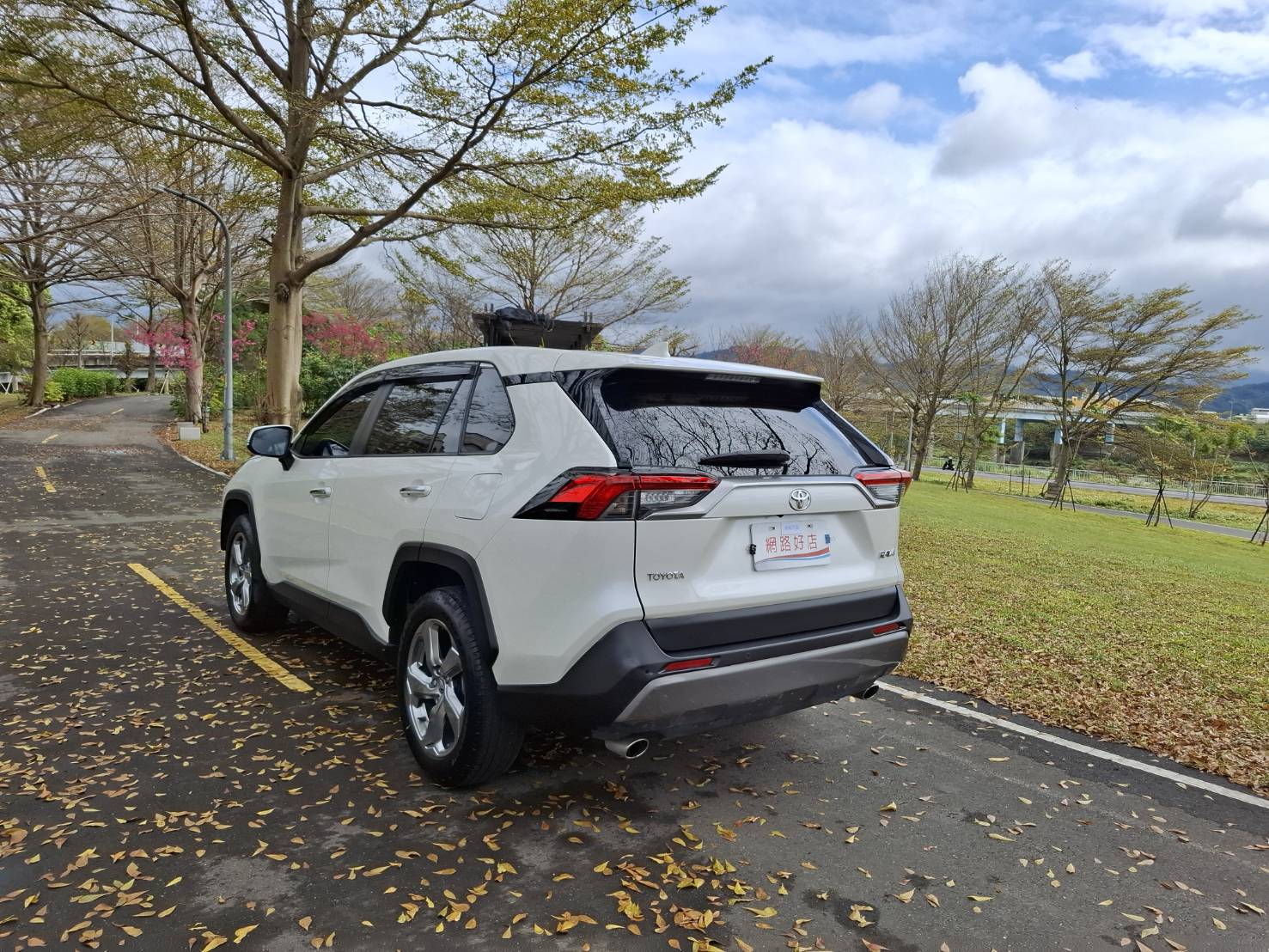 2020年TOYOTA RAV4旗艦版 正常跑~原版件歡迎預約賞車LINEgoo5168 洽0912-423-585 宋小姐 貸款專辦 強力過件 協助信用瑕疵者辦理貸款  第13張相片