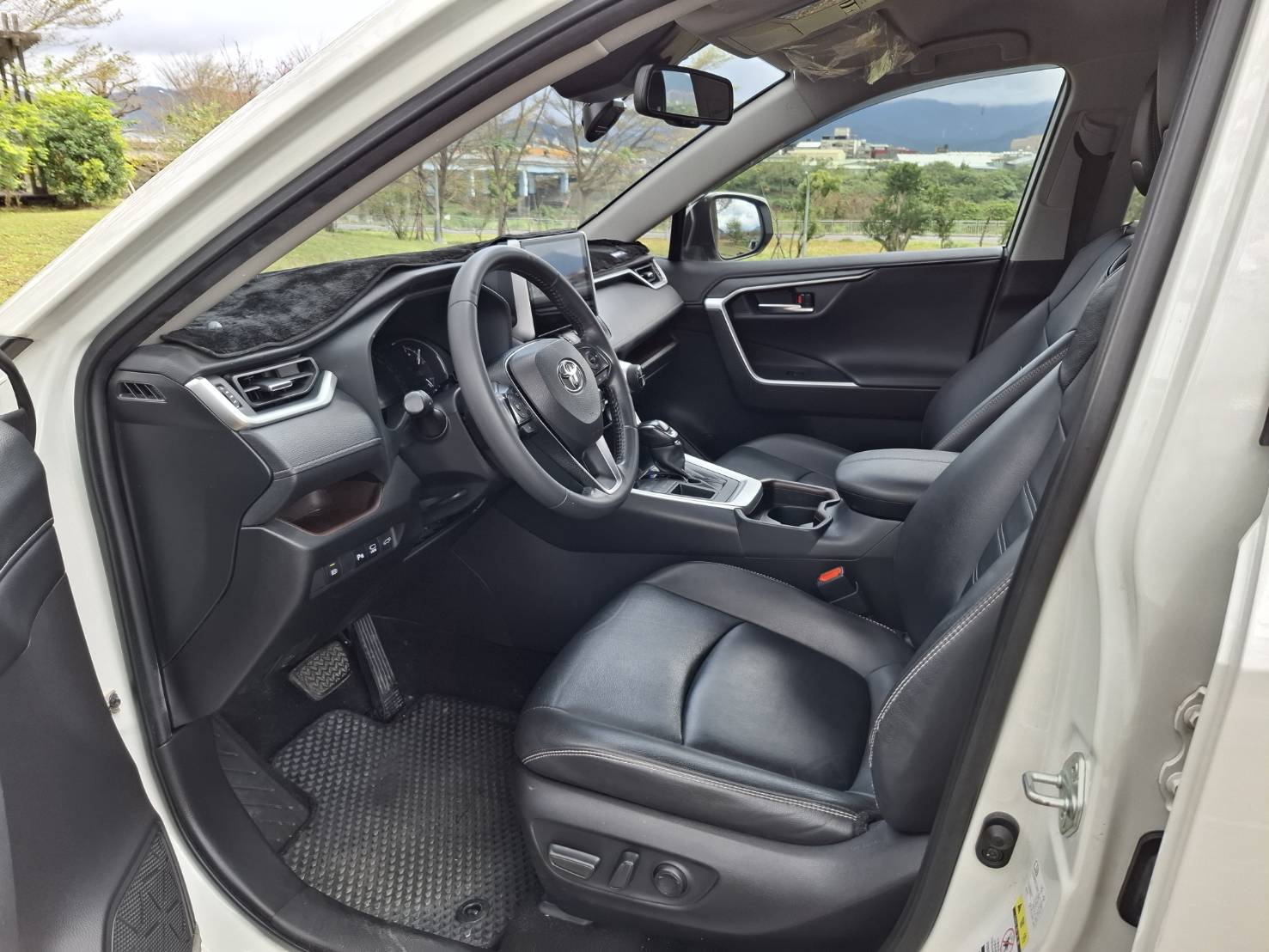 2020年TOYOTA RAV4旗艦版 正常跑~原版件歡迎預約賞車LINEgoo5168 洽0912-423-585 宋小姐 貸款專辦 強力過件 協助信用瑕疵者辦理貸款  第14張相片