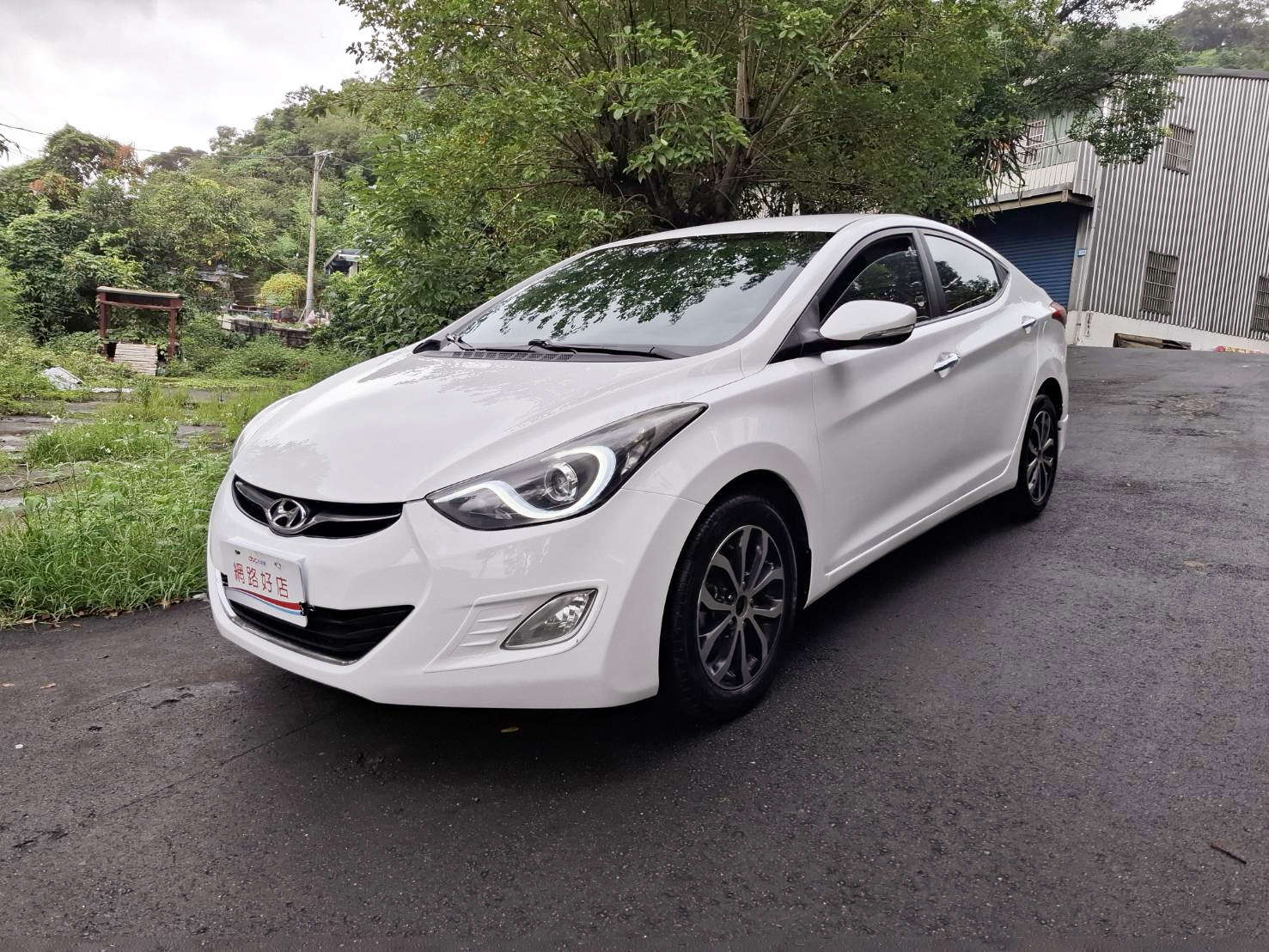 2014年HYUNDAI ELANTRA汽油1.8 漂亮美車~便宜代步~無須待修貸款專辦 強力過件 協助信用瑕疵者辦理貸款 歡迎預約賞車LINEgoo5168洽 0912-423-585 宋小姐  第1張相片