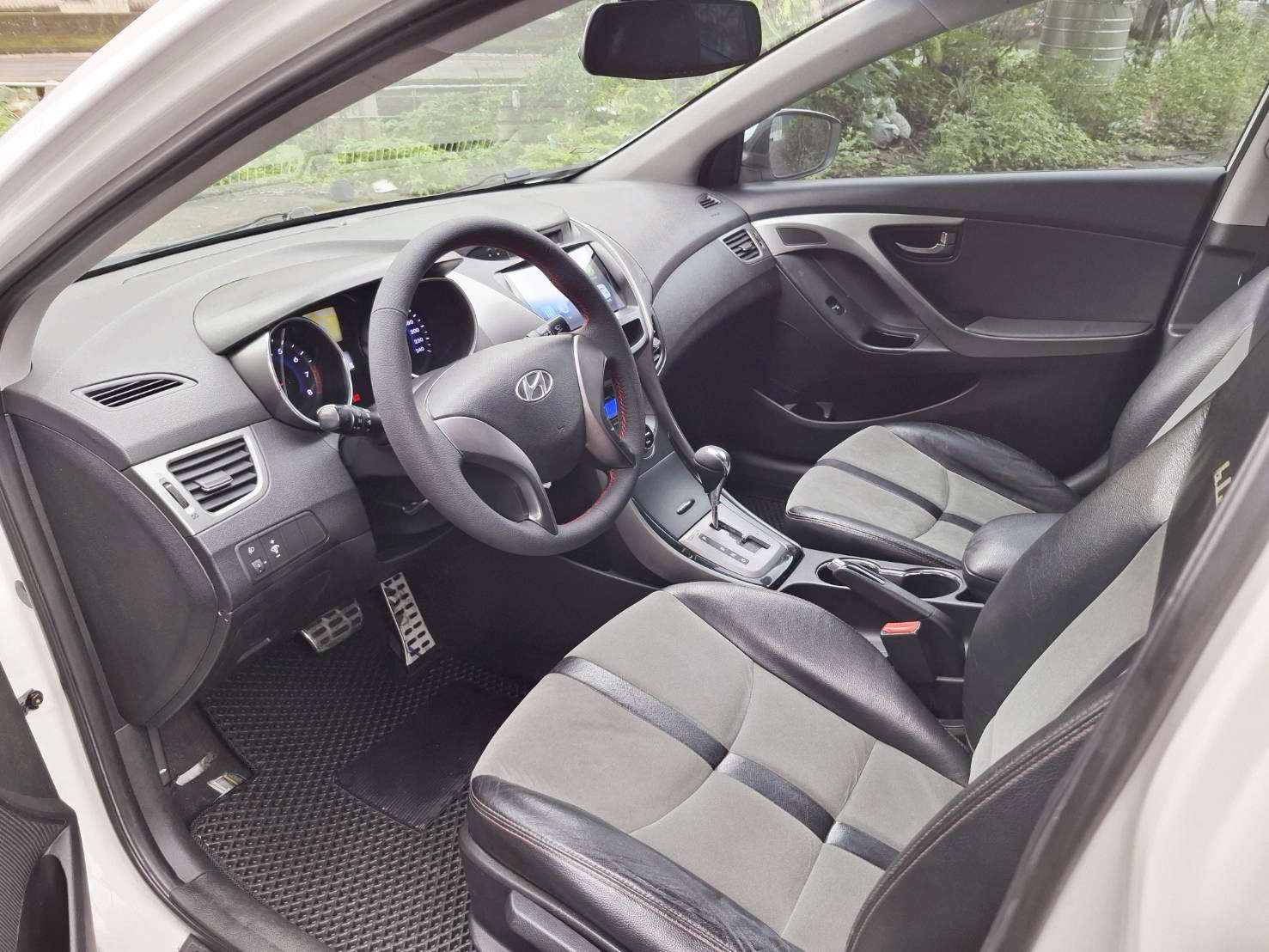 2014年HYUNDAI ELANTRA汽油1.8 漂亮美車~便宜代步~無須待修貸款專辦 強力過件 協助信用瑕疵者辦理貸款 歡迎預約賞車LINEgoo5168洽 0912-423-585 宋小姐  第4張相片