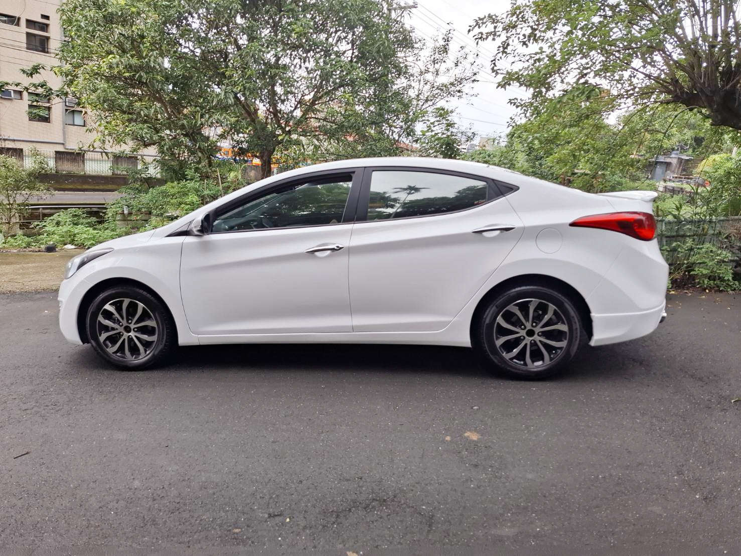 2014年HYUNDAI ELANTRA汽油1.8 漂亮美車~便宜代步~無須待修貸款專辦 強力過件 協助信用瑕疵者辦理貸款 歡迎預約賞車LINEgoo5168洽 0912-423-585 宋小姐  第11張相片