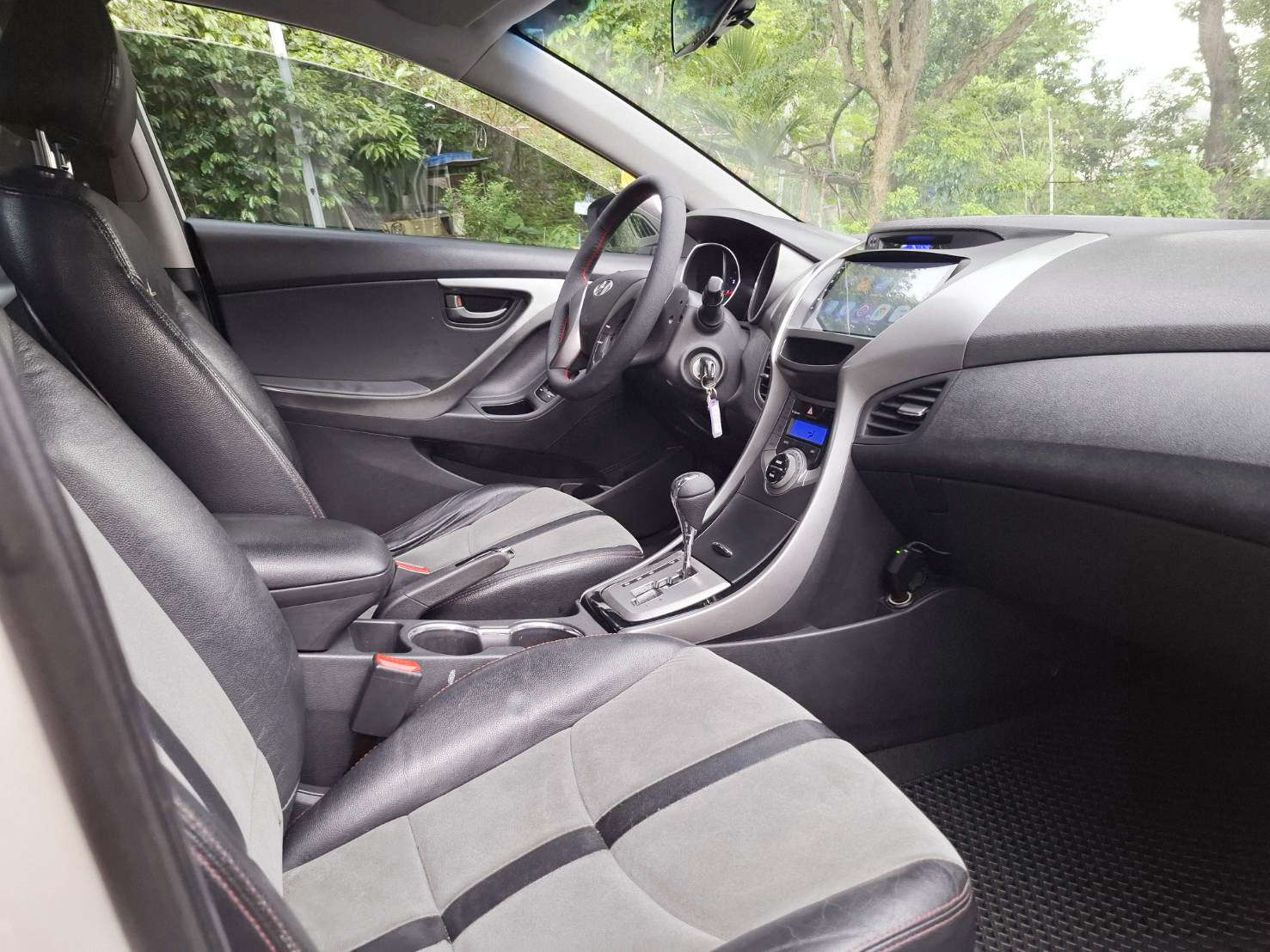 2014年HYUNDAI ELANTRA汽油1.8 漂亮美車~便宜代步~無須待修貸款專辦 強力過件 協助信用瑕疵者辦理貸款 歡迎預約賞車LINEgoo5168洽 0912-423-585 宋小姐  第15張相片