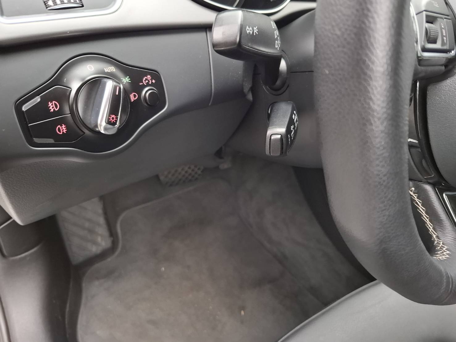 2013年奧迪A4 Avant 1.8 TFSI 手自排CVT8速  前輪驅動 貸款專辦 強力過件 協助信用瑕疵者辦理貸款歡迎預約賞車 洽:0912-423-585 宋小姐 LINE: goo5168  第4張相片