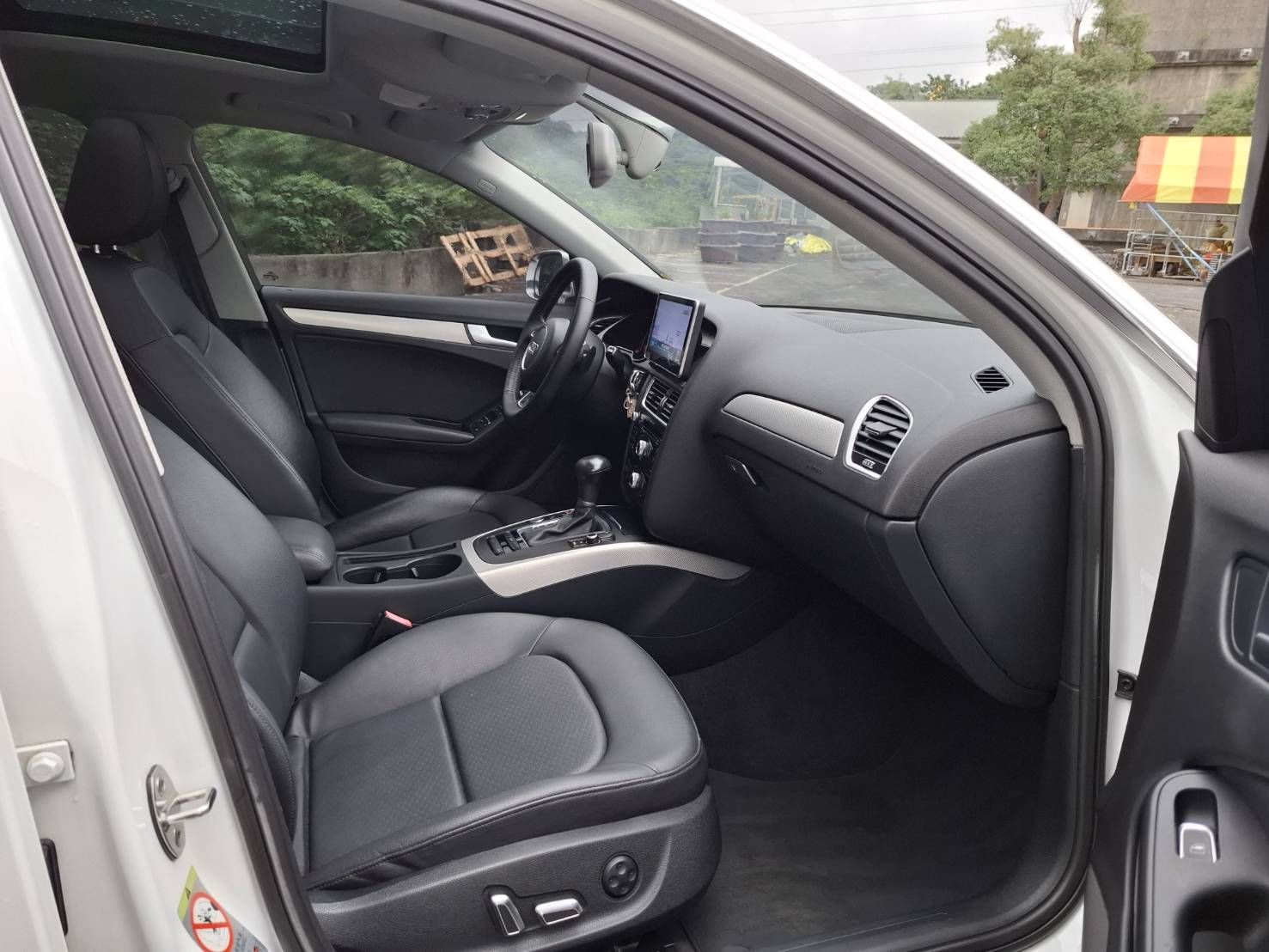 2013年奧迪A4 Avant 1.8 TFSI 手自排CVT8速  前輪驅動 貸款專辦 強力過件 協助信用瑕疵者辦理貸款歡迎預約賞車 洽:0912-423-585 宋小姐 LINE: goo5168  第8張相片