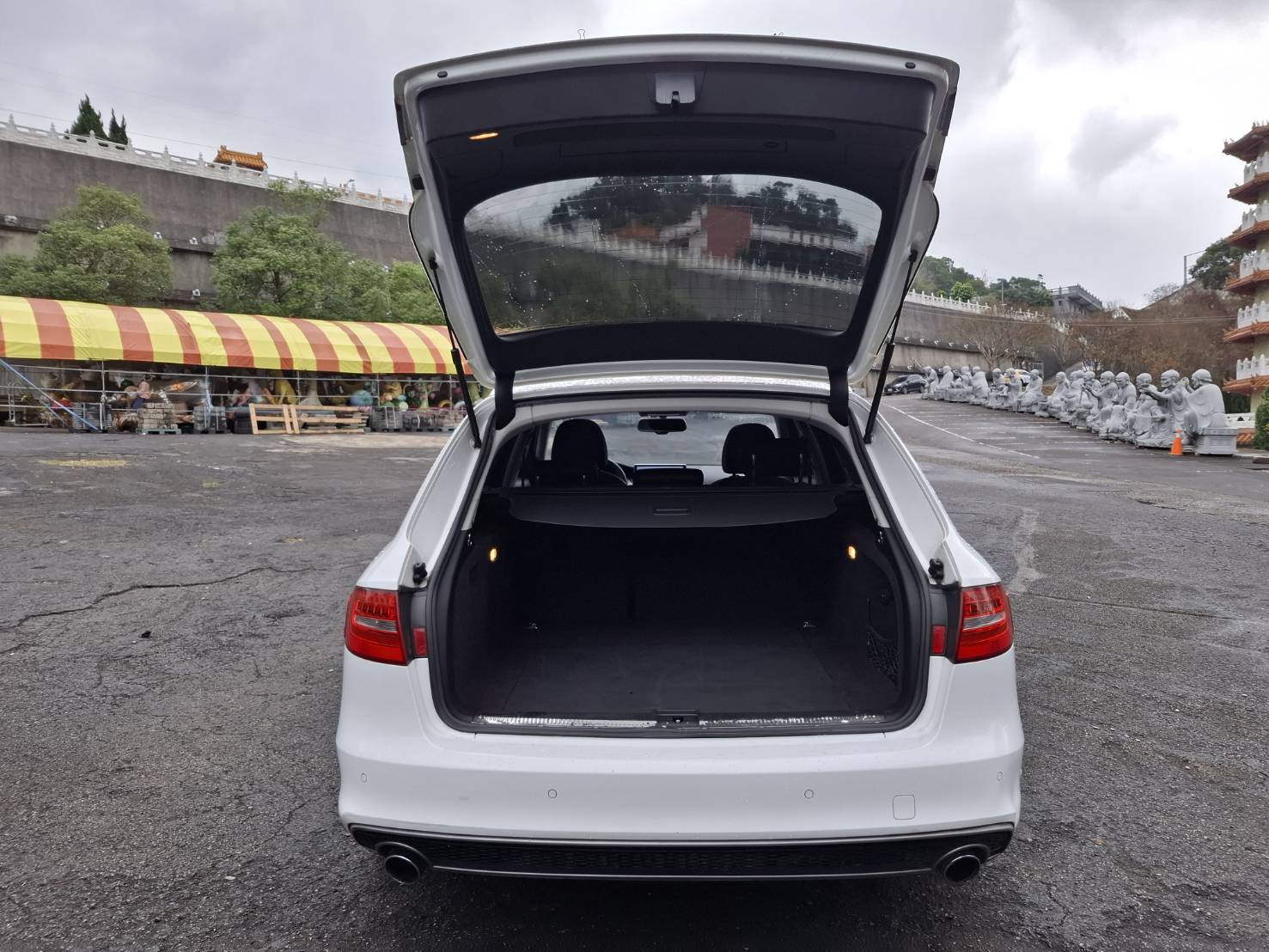 2013年奧迪A4 Avant 1.8 TFSI 手自排CVT8速  前輪驅動 貸款專辦 強力過件 協助信用瑕疵者辦理貸款歡迎預約賞車 洽:0912-423-585 宋小姐 LINE: goo5168  第10張相片