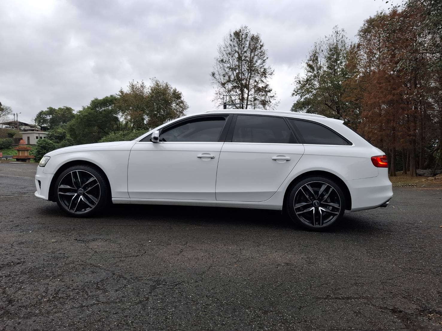 2013年奧迪A4 Avant 1.8 TFSI 手自排CVT8速  前輪驅動 貸款專辦 強力過件 協助信用瑕疵者辦理貸款歡迎預約賞車 洽:0912-423-585 宋小姐 LINE: goo5168  第11張相片