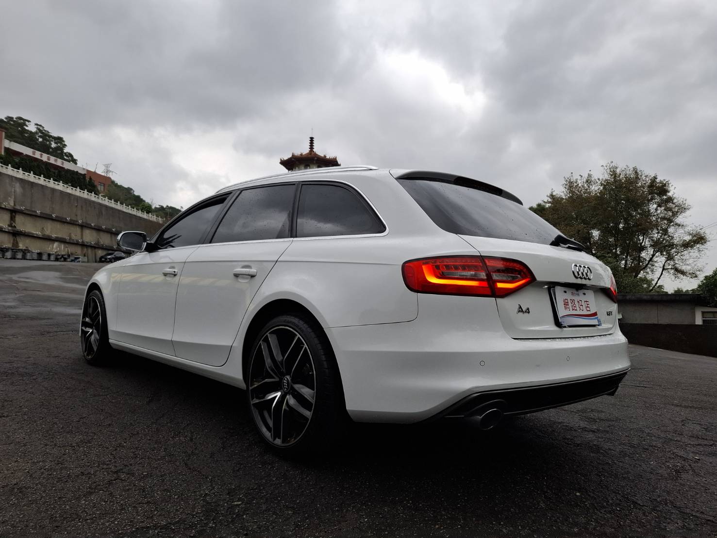 2013年奧迪A4 Avant 1.8 TFSI 手自排CVT8速  前輪驅動 貸款專辦 強力過件 協助信用瑕疵者辦理貸款歡迎預約賞車 洽:0912-423-585 宋小姐 LINE: goo5168  第13張相片