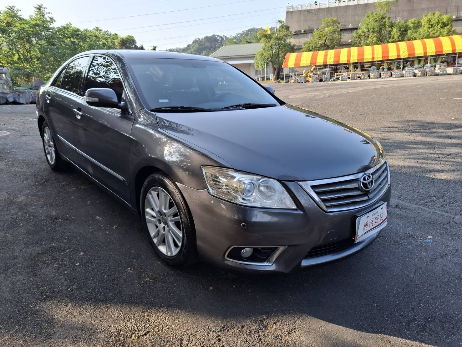 2010年TOYOTA CAMRY 2.4 頂配停放室內~正常保養~內裝無異味 好開好停~行駛方便~為你遮風擋雨 貸款專辦  強力過件歡迎來店賞車 LINE :  goo5168 歡迎洽: 0912-423-585 宋小姐  第2張相片