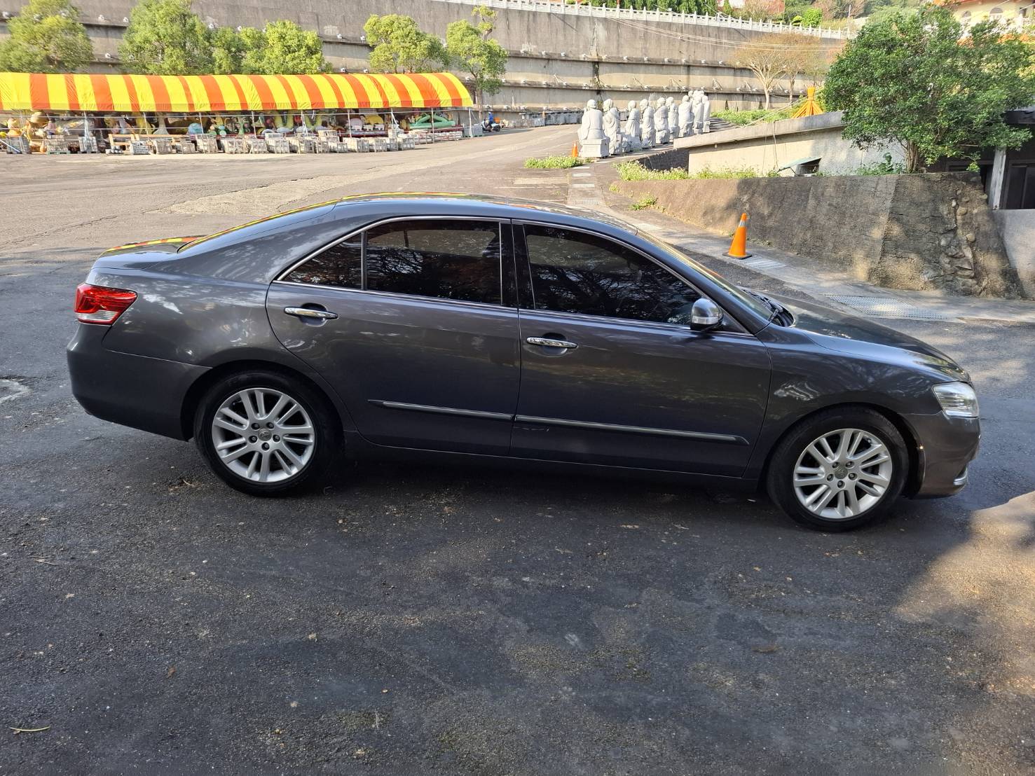 2010年TOYOTA CAMRY 2.4 頂配停放室內~正常保養~內裝無異味 好開好停~行駛方便~為你遮風擋雨 貸款專辦  強力過件歡迎來店賞車 LINE :  goo5168 歡迎洽: 0912-423-585 宋小姐  第9張相片