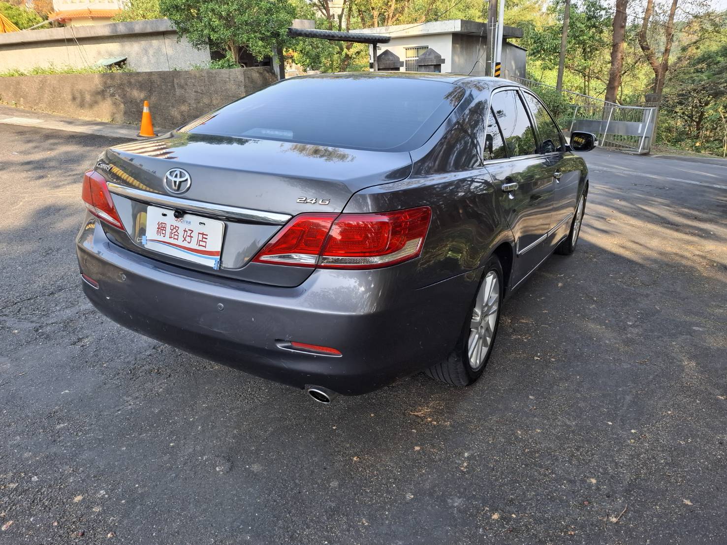 2010年TOYOTA CAMRY 2.4 頂配停放室內~正常保養~內裝無異味 好開好停~行駛方便~為你遮風擋雨 貸款專辦  強力過件歡迎來店賞車 LINE :  goo5168 歡迎洽: 0912-423-585 宋小姐  第12張相片
