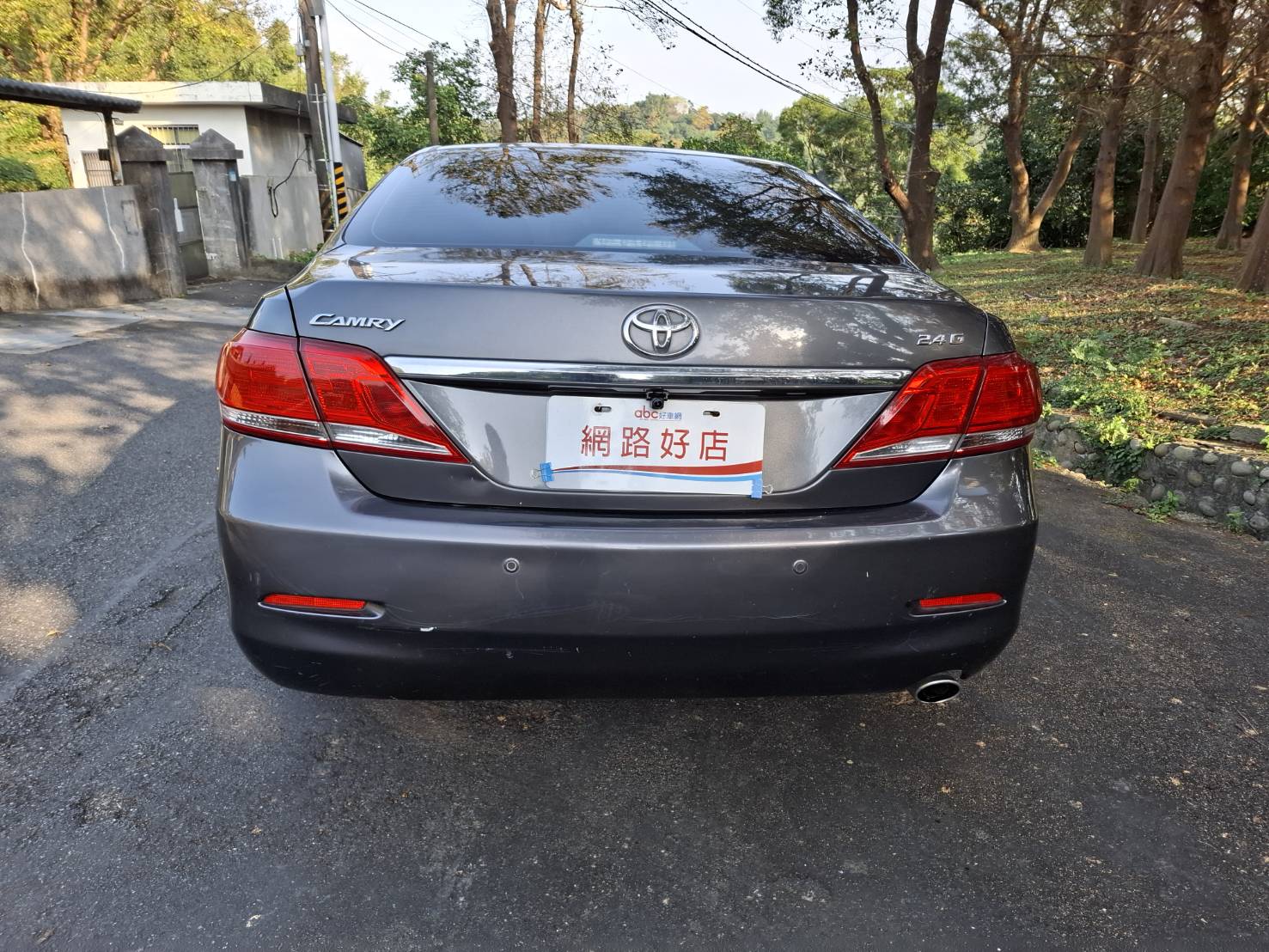 2010年TOYOTA CAMRY 2.4 頂配停放室內~正常保養~內裝無異味 好開好停~行駛方便~為你遮風擋雨 貸款專辦  強力過件歡迎來店賞車 LINE :  goo5168 歡迎洽: 0912-423-585 宋小姐  第13張相片