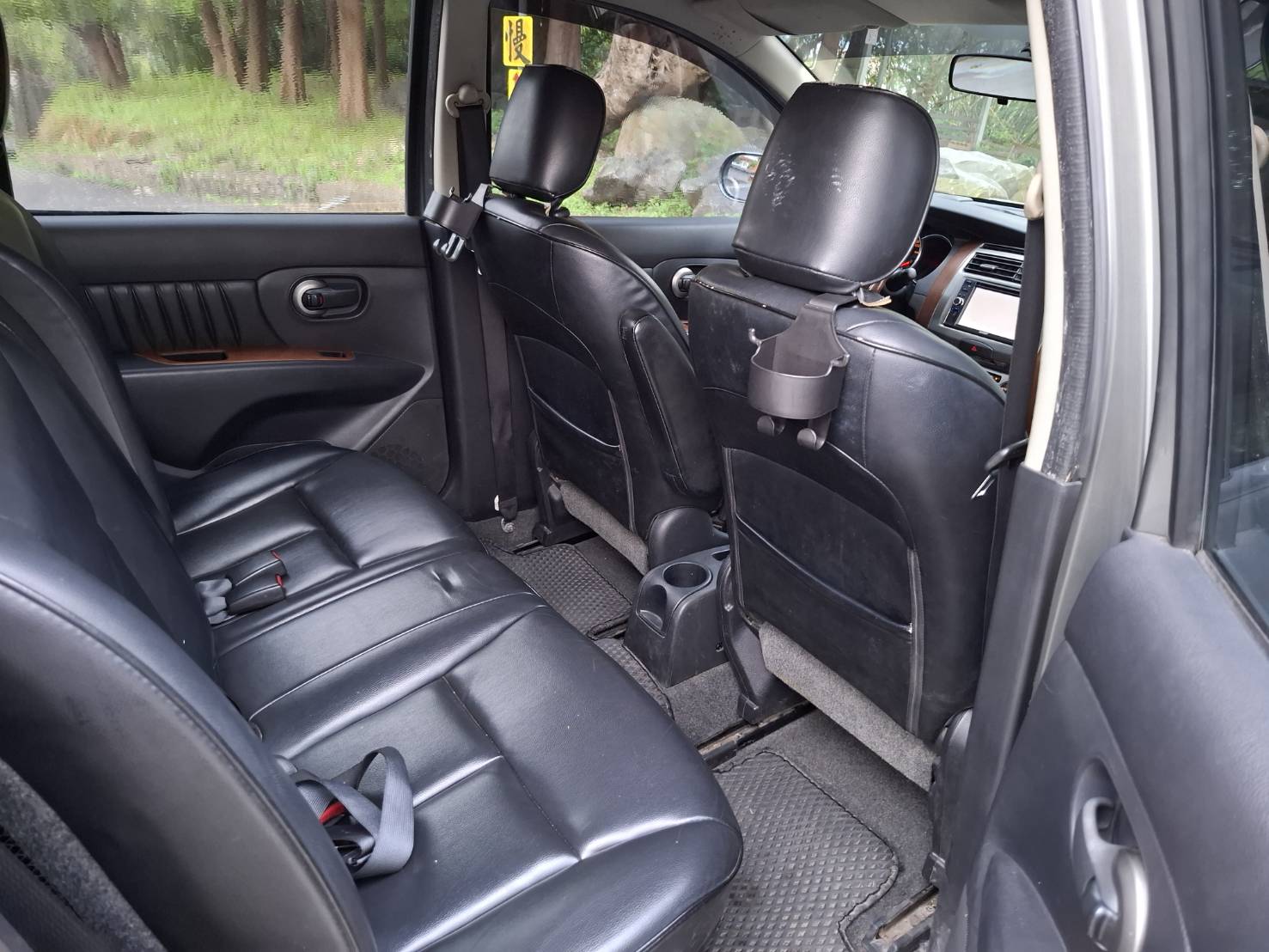 2011年NISSAN LIVINA 1.8 省油7人座車 實用便宜超大空間想跑市場做個小生意~或是露營都不是問題 經濟實惠 歡迎來電預約賞車LINE goo5168 洽0912-423-585 宋小姐 貸款專辦 強力過件協助辦理貸款  第7張相片