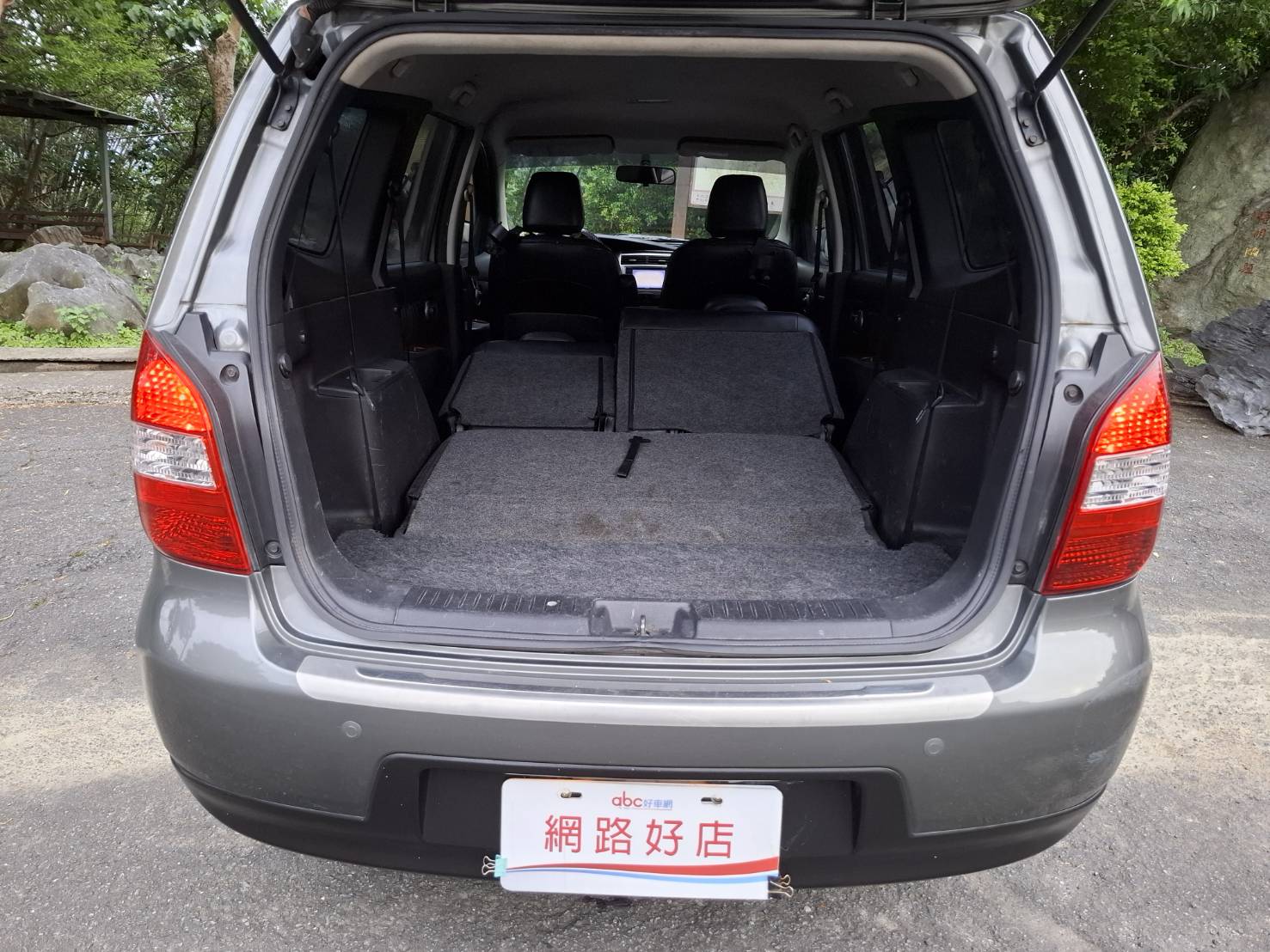 2011年NISSAN LIVINA 1.8 省油7人座車 實用便宜超大空間想跑市場做個小生意~或是露營都不是問題 經濟實惠 歡迎來電預約賞車LINE goo5168 洽0912-423-585 宋小姐 貸款專辦 強力過件協助辦理貸款  第8張相片