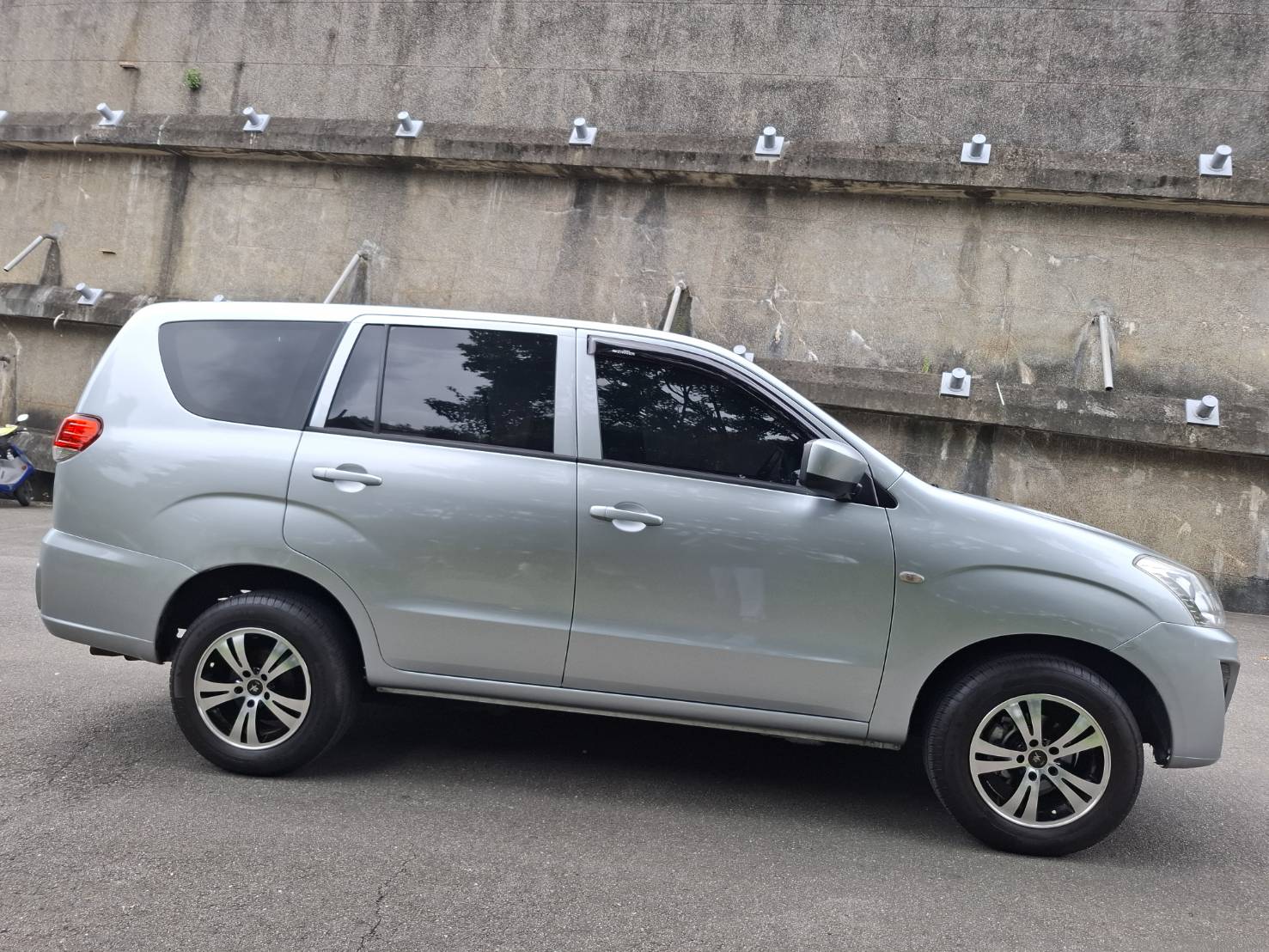 2018年 三菱 ZINGER 原車原版件~空間大 工作休閒皆可 歡迎預約賞車 #LINE goo5168 洽 : 0912-423-585 宋小姐貸款專辦 強力過件 協助信用瑕疵者辦理貸款  第11張相片