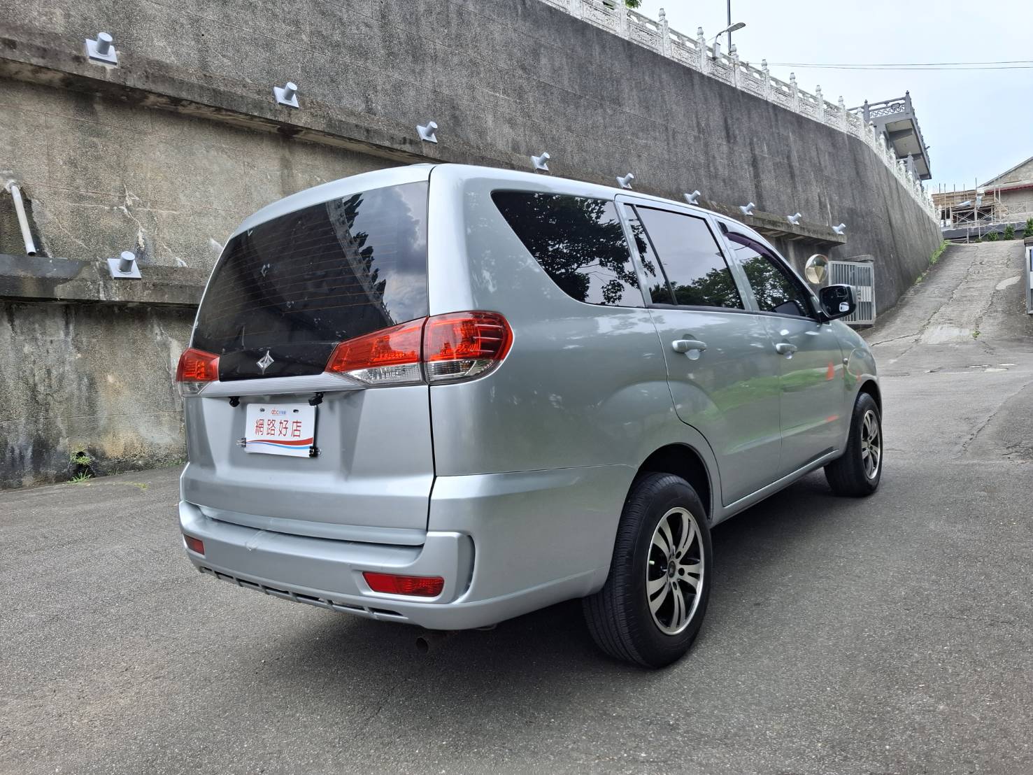 2018年 三菱 ZINGER 原車原版件~空間大 工作休閒皆可 歡迎預約賞車 #LINE goo5168 洽 : 0912-423-585 宋小姐貸款專辦 強力過件 協助信用瑕疵者辦理貸款  第14張相片