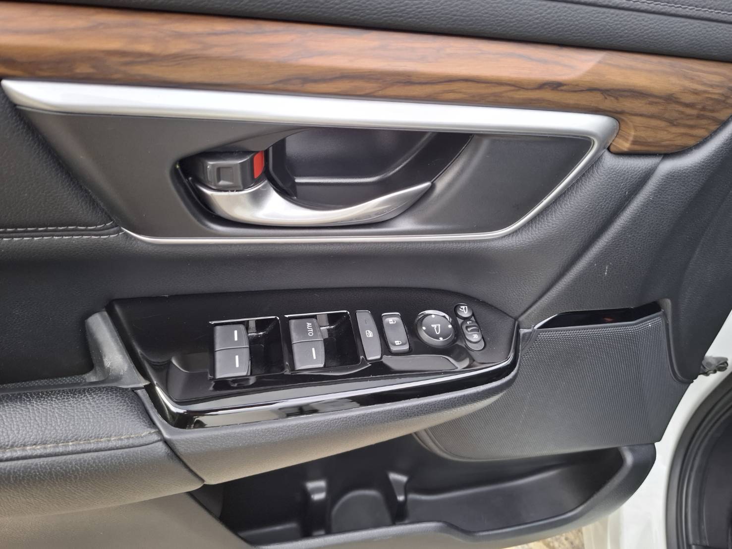 2018年HONDA CR-V S 省油美車 實車~實圖~空間大歡迎預約來店賞車 #LINEgoo5168 洽0912-423-585 宋小姐貸款專辦 強力過件 協助信用瑕疵者辦理貸款  第3張相片