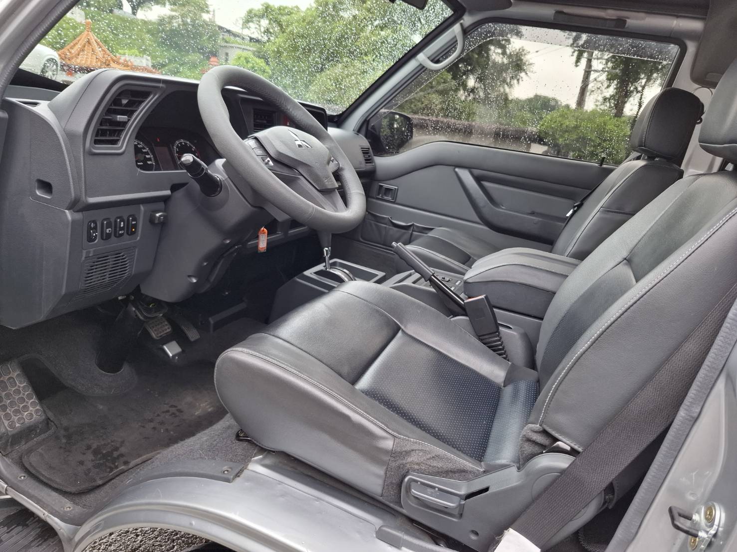 2020年三菱 DELICA 2.4 自排 8人座空間大、載人又載物 立即私訊 搶先賞車 LINE：goo5168 洽詢電話：0912423585 宋小姐 貸款專辦，強力過件！讓你無後顧之憂，輕鬆駕駛  第4張相片