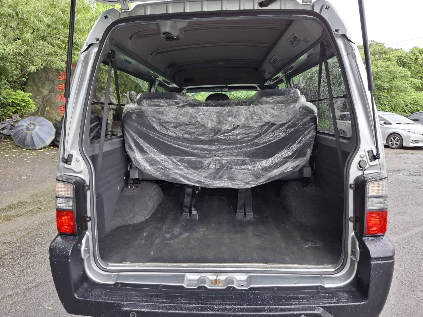 2020年三菱 DELICA 2.4 自排 8人座空間大、載人又載物 立即私訊 搶先賞車 LINE：goo5168 洽詢電話：0912423585 宋小姐 貸款專辦，強力過件！讓你無後顧之憂，輕鬆駕駛  第9張相片