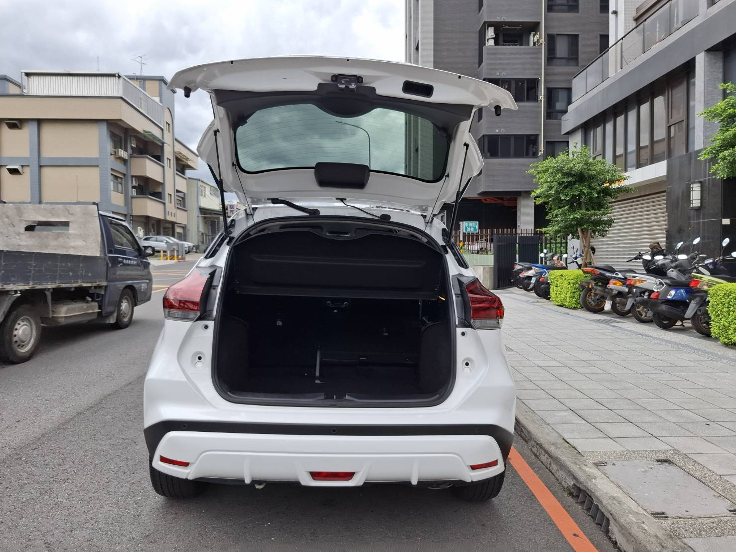 2023年 NISSAN KICKS 旗艦版超帥流線設計LINE：goo5168  洽詢電話：0912423585 宋小姐 貸款專辦，強力過件！  第9張相片
