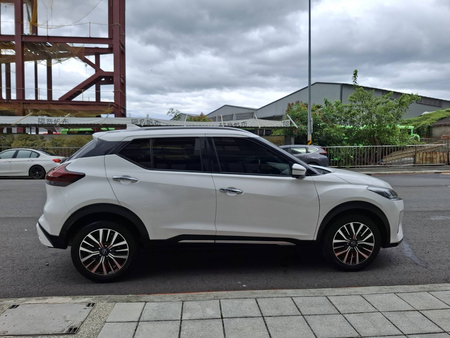 2023年 NISSAN KICKS 旗艦版超帥流線設計LINE：goo5168  洽詢電話：0912423585 宋小姐 貸款專辦，強力過件！  第11張相片