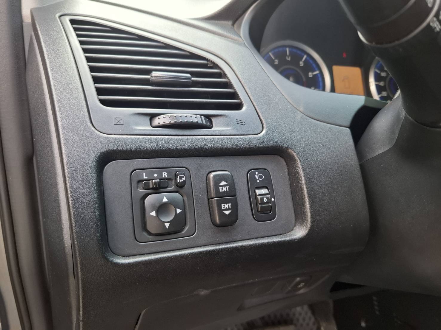 2020年 三菱 ZINGER 精緻型 客貨兩用五人座 超大空間貸款專辦 強力過件洽：0912423585 宋小姐  第3張相片