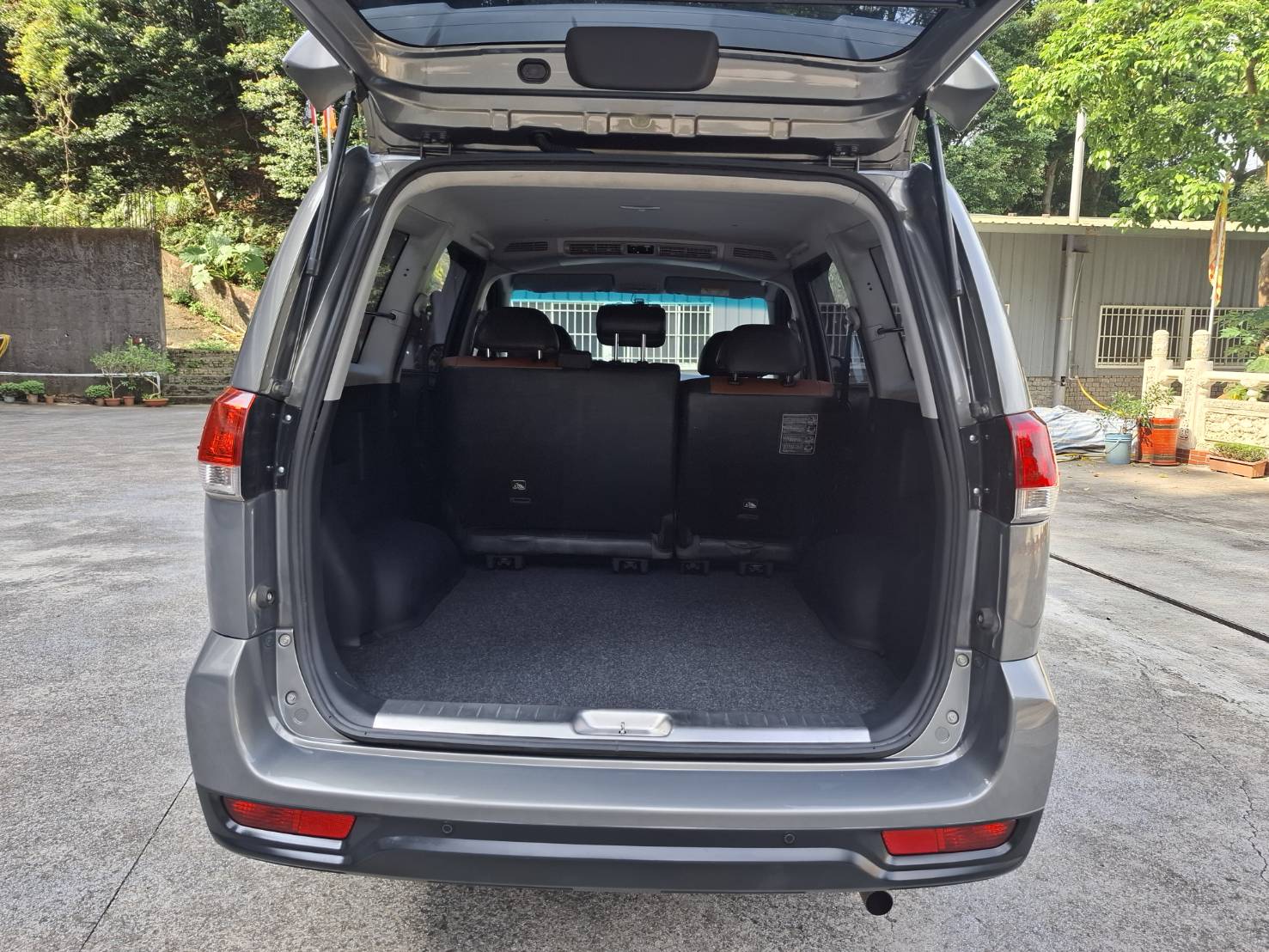 2020年 三菱 ZINGER 精緻型 客貨兩用五人座 超大空間貸款專辦 強力過件洽：0912423585 宋小姐  第9張相片