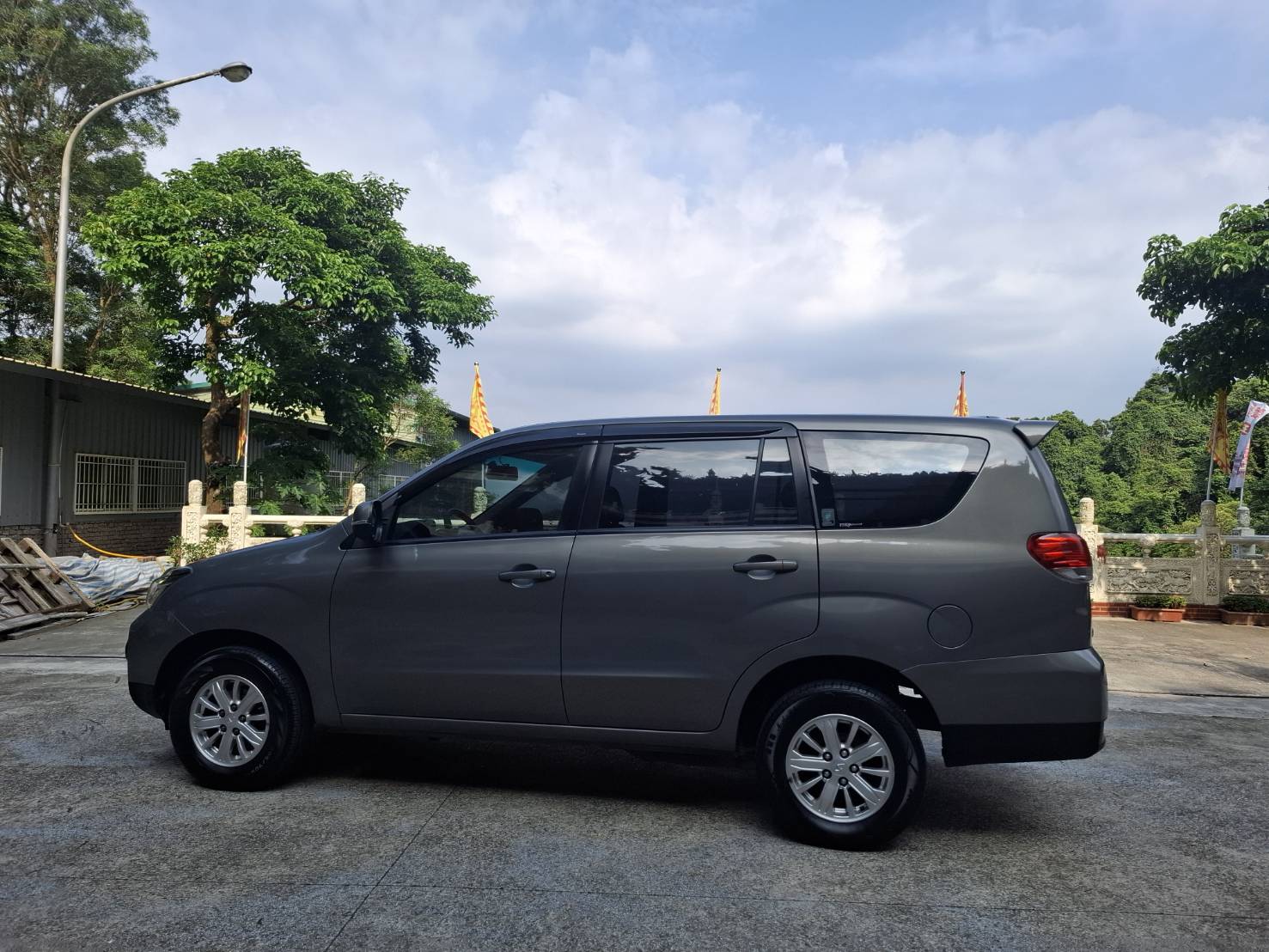 2020年 三菱 ZINGER 精緻型 客貨兩用五人座 超大空間貸款專辦 強力過件洽：0912423585 宋小姐  第10張相片