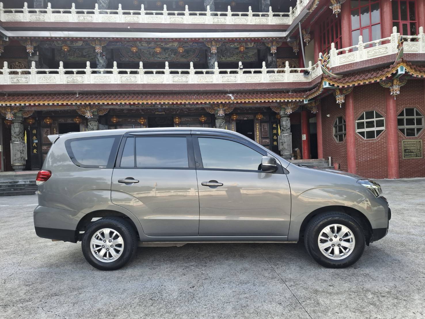 2020年 三菱 ZINGER 精緻型 客貨兩用五人座 超大空間貸款專辦 強力過件洽：0912423585 宋小姐  第11張相片