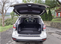 2016年SUBARU FORESTER 2.0XT AWD CVT 是一款兼具性能與舒適性的休旅車搭載2.0升渦輪增壓引擎，提供強勁的動力和卓越的操控性買車不是夢 現在就能擁有 LINE：goo5168 洽詢電話：091242358  第8張縮圖