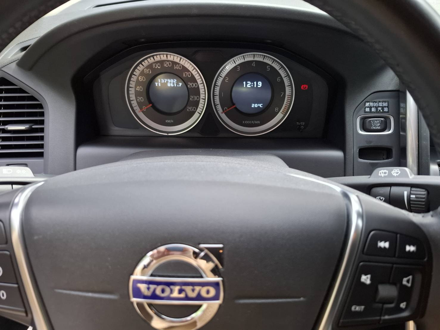 12年 VOLVO XC60 T5 旗艦版 黑色霸氣上市 渦輪 T5 動力 旗艦配備 北歐安全 一次到位，質感直接升級！ 渦輪增壓動力，順暢好開、推力飽滿私訊/留言預約賞車，LINE：goo5168 洽詢電話：0912423585 宋小姐  第4張相片