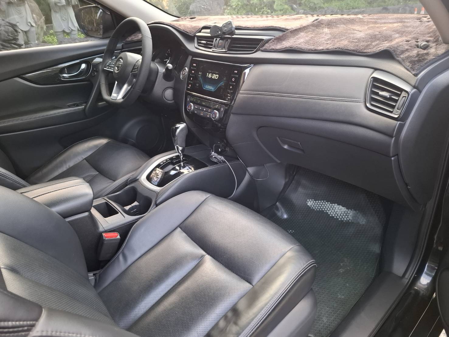 2022年 NISSAN X-TRAIL 智行版 黑色外觀，時尚又動感 ACC全速域自動巡航、360環景影像、盲點偵測，讓您的駕駛更安全LINE：goo5168 洽詢電話：0912423585 宋小姐貸款專辦，強力過件   第6張相片