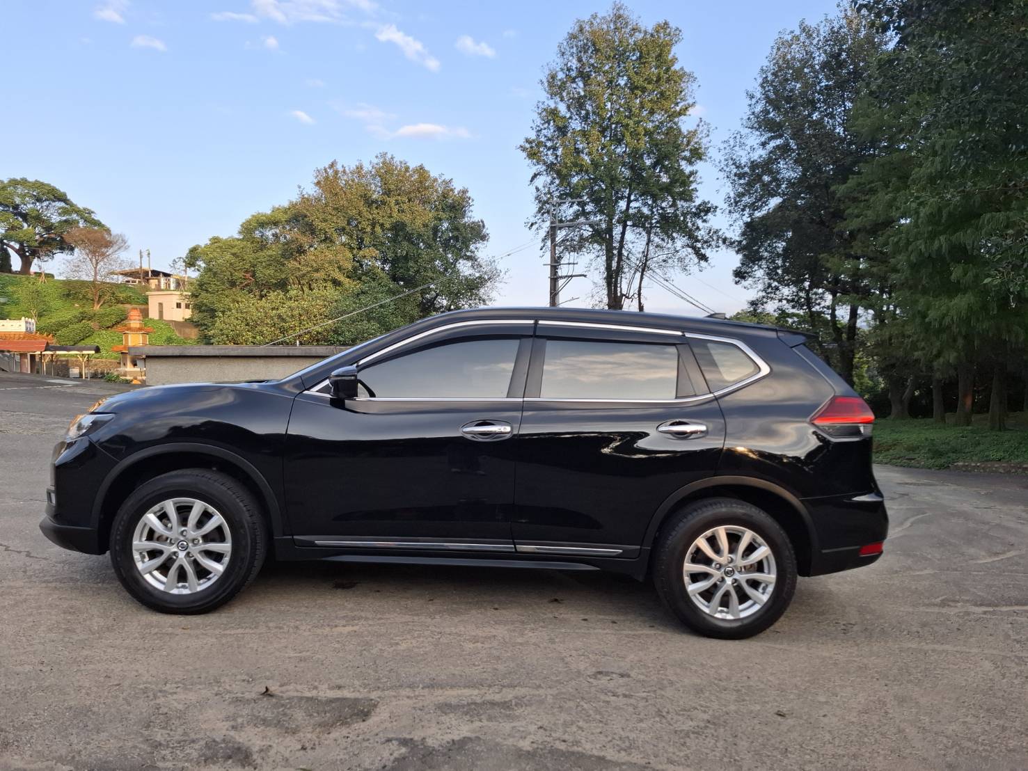 2022年 NISSAN X-TRAIL 智行版 黑色外觀，時尚又動感 ACC全速域自動巡航、360環景影像、盲點偵測，讓您的駕駛更安全LINE：goo5168 洽詢電話：0912423585 宋小姐貸款專辦，強力過件   第9張相片