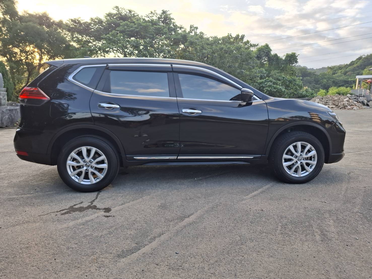 2022年 NISSAN X-TRAIL 智行版 黑色外觀，時尚又動感 ACC全速域自動巡航、360環景影像、盲點偵測，讓您的駕駛更安全LINE：goo5168 洽詢電話：0912423585 宋小姐貸款專辦，強力過件   第10張相片