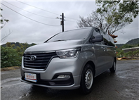 2018 HYUNDAI STAREX 2.5 柴油8人座 銀色・實在・耐用，就是生財工具 不靠外表花俏靠的是空間、耐操與成本效益 LINE：goo5168 洽詢電話：0912423585 宋小姐   第1張縮圖