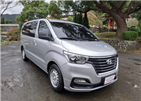 2018 HYUNDAI STAREX 2.5 柴油8人座 銀色・實在・耐用，就是生財工具 不靠外表花俏靠的是空間、耐操與成本效益 LINE：goo5168 洽詢電話：0912423585 宋小姐   第2張縮圖