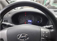 2018 HYUNDAI STAREX 2.5 柴油8人座 銀色・實在・耐用，就是生財工具 不靠外表花俏靠的是空間、耐操與成本效益 LINE：goo5168 洽詢電話：0912423585 宋小姐   第3張縮圖