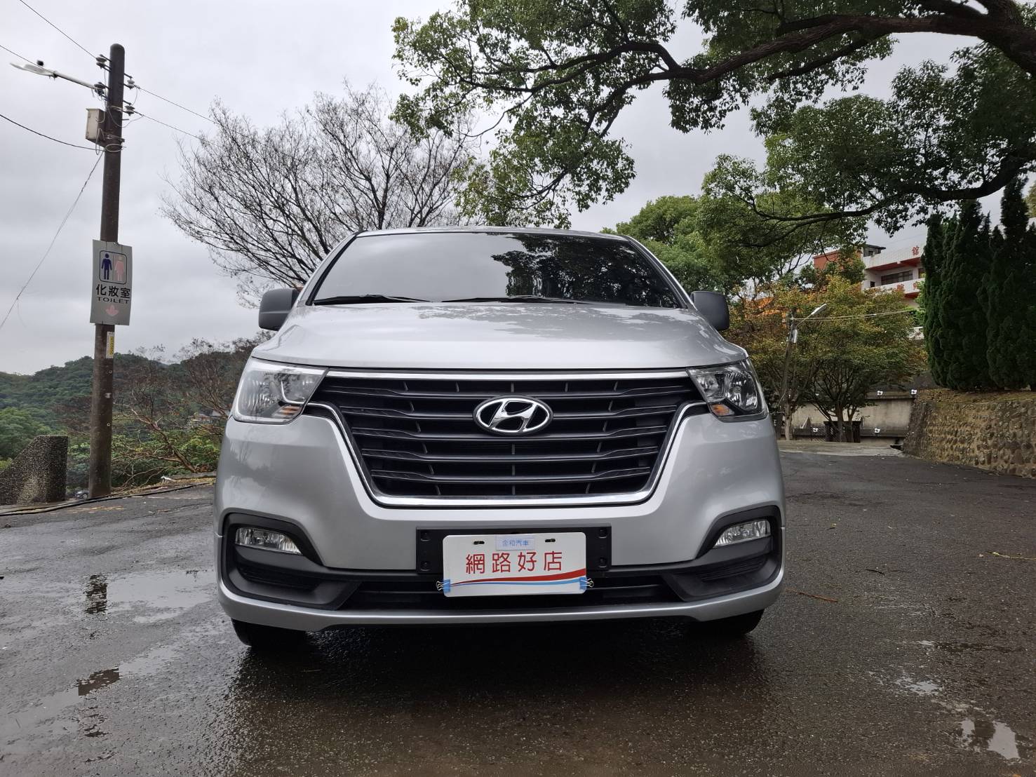 2018 HYUNDAI STAREX 2.5 柴油8人座 銀色・實在・耐用，就是生財工具 不靠外表花俏靠的是空間、耐操與成本效益 LINE：goo5168 洽詢電話：0912423585 宋小姐   第4張相片
