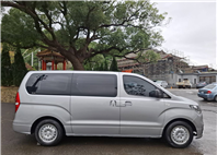 2018 HYUNDAI STAREX 2.5 柴油8人座 銀色・實在・耐用，就是生財工具 不靠外表花俏靠的是空間、耐操與成本效益 LINE：goo5168 洽詢電話：0912423585 宋小姐   第11張縮圖